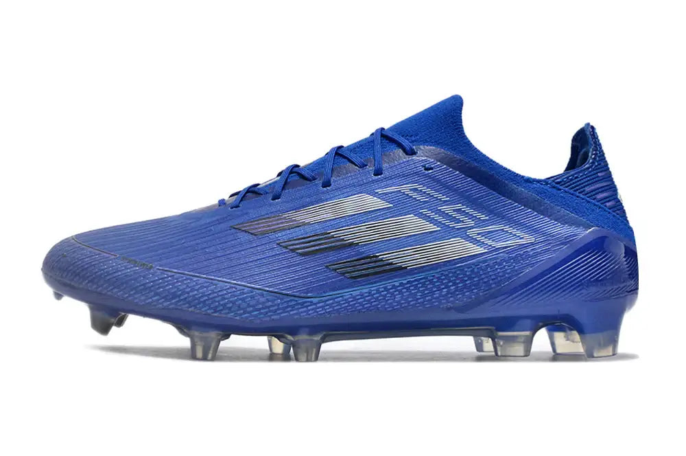 Chuteira Adidas F50 FG Azul e Preto lateral com design moderno e tecnologia de ponta.