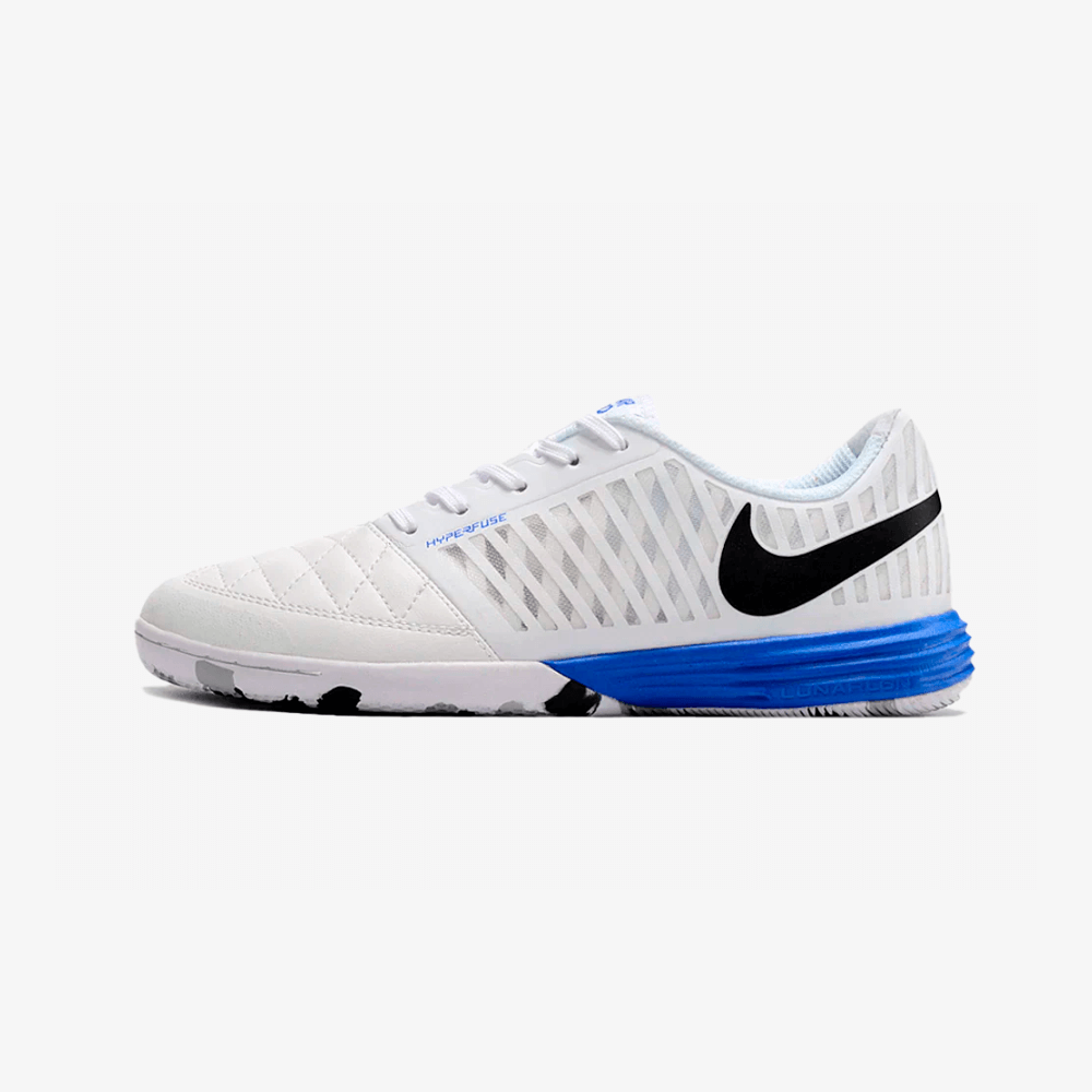 Chuteira Futsal Nike Lunar Gato IC Branca e Azul lateral com design elegante e sola para quadra