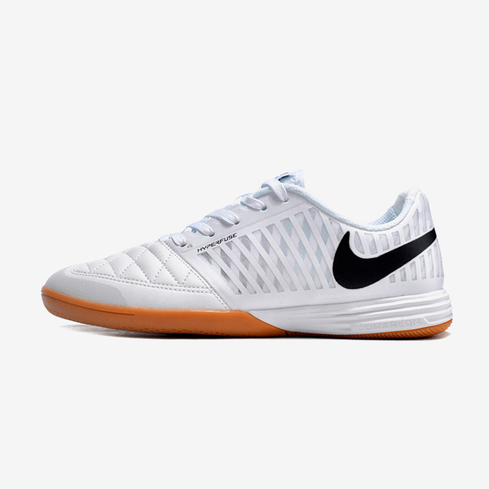 Chuteira Futsal Nike Lunar Gato IC - Branca vista lateral em fundo branco.