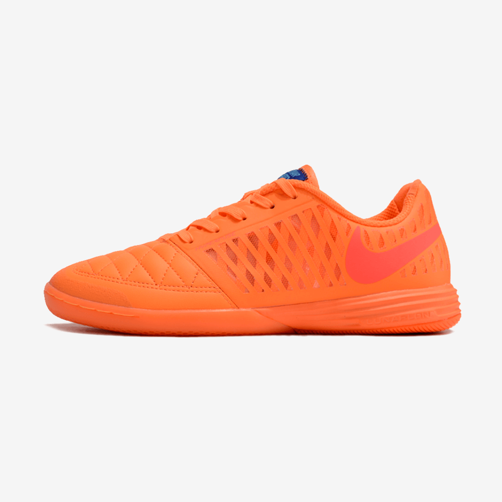 Chuteira Futsal Nike Lunar Gato IC - Laranja lateral em destaque sobre fundo branco