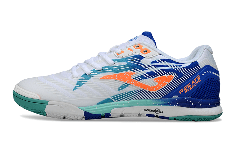 Chuteira Futsal Joma Regate Rebound IC Branca e Azul com design moderno e solado para jogos em pavilhão.