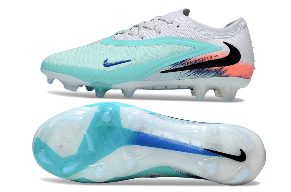 Chuteira Nike Phantom 6 Elite FG "New United Pack" em vista lateral e inferior, destacando design e tecnologia.