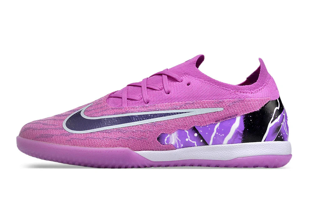Chuteira Futsal Nike Gripknit Phantom GX Elite IC em rosa, ideal para controle e desempenho em pavilhões.