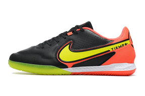 Chuteira Futsal Nike Tiempo Legend 9 Elite IC, modelo em preto com detalhes em amarelo e laranja.