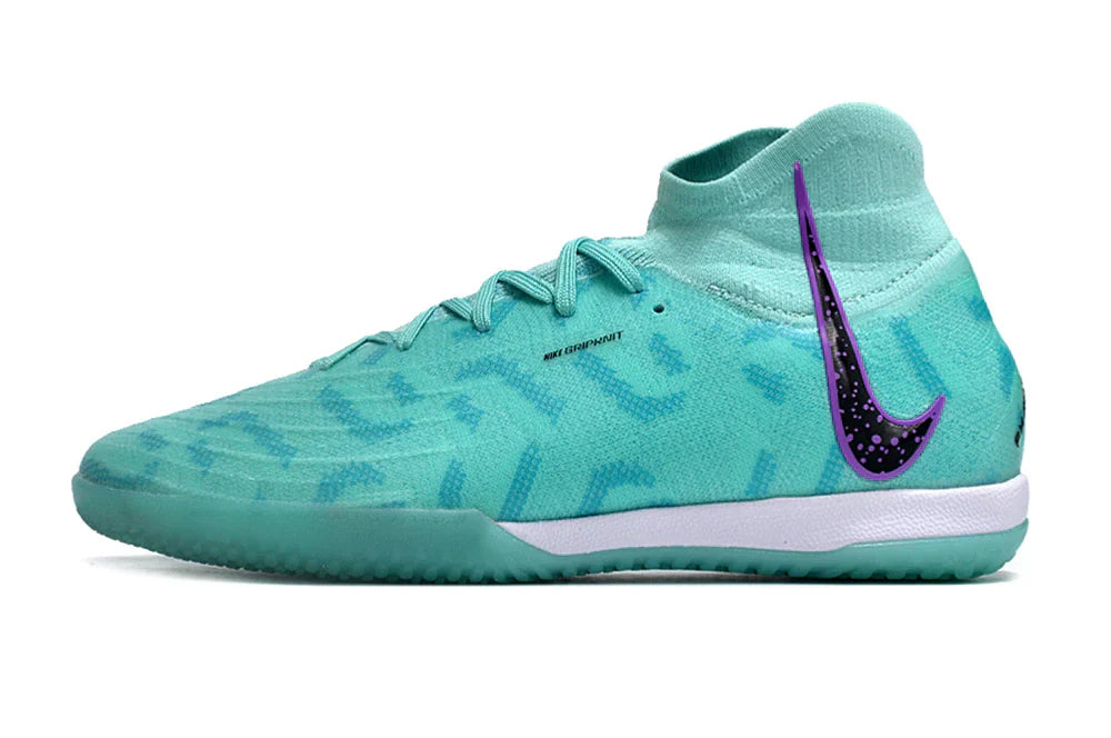 Chuteira Futsal Nike Phantom Luna Elite IC em tom verde claro com detalhes em roxo.