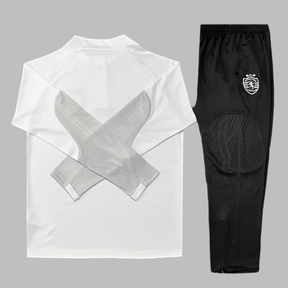 Fato de treino Sporting 24/25 - 1/2 Zip, camisola e calças de treino em branco e preto.