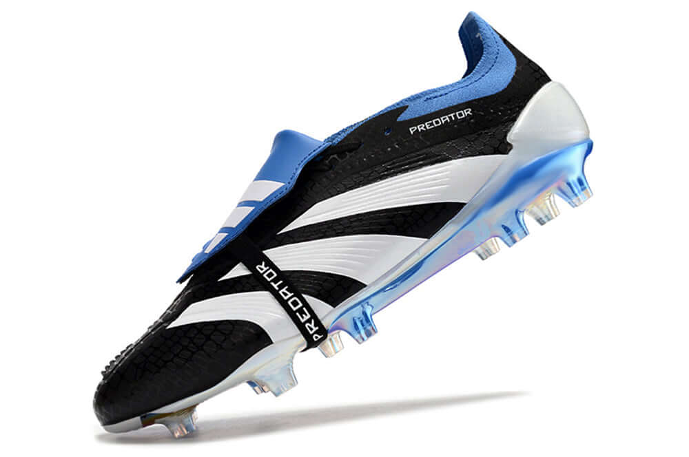 Chuteira Adidas Predator Elite Tongue FG - Preta, Branca e Azul em perfil, destacando design e tecnologia avançada.