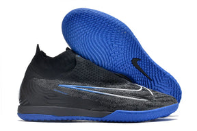 Chuteira Futsal Nike Gripknit Phantom GX Elite IC com design moderno e sola azul.