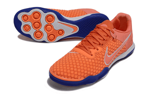 Chuteira Futsal Nike React Gato IC - Laranja, Branca e Azul com design moderno e sola de excelente tração.