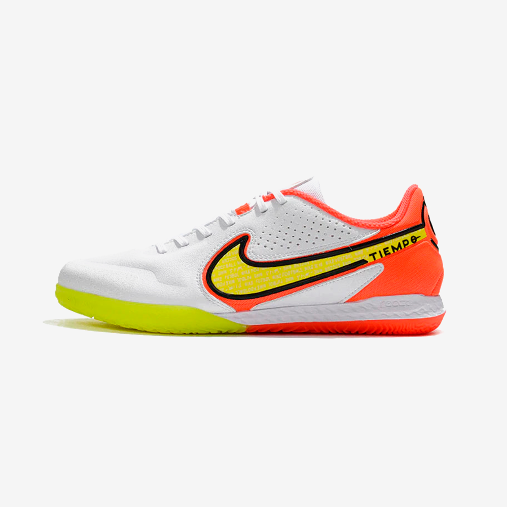 Chuteira Futsal Nike Tiempo Legend 9 Elite IC em destaque, ideal para desempenho em quadra.