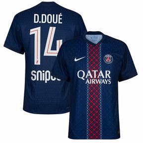 Camisa PSG home 25/26 com o número 14 e nome D.Doué, cor azul, com detalhes de patrocinadores.
