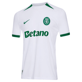 Camisola Sporting away 24/25 branca e verde com logo e detalhes em verde.