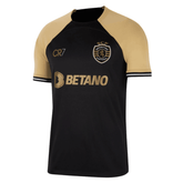 Camisola de futebol Sporting Third 23/24 Ed. Especial CR7 em preto e dourado, da OLYMPIC STORE.