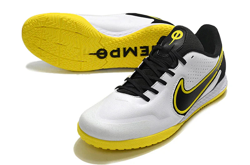 Chuteira Futsal Nike Tiempo Legend 9 Elite IC em branco e amarelo, com sola projetada para desempenho em quadra.