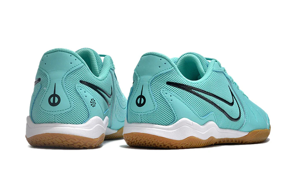 Chuteira Futsal Nike Tiempo Legend 10 IC AZUL na cor azul com detalhes em preto e sola marrom.