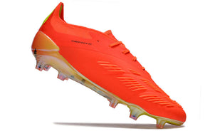 Chuteira Adidas Predator Elite FG - Laranja e Cinza em destaque com design moderno e vibrante.