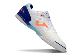 Chuteira Futsal Joma Top Flex Rebound IC Branca e Azul com design moderno e tecnologia de desempenho.