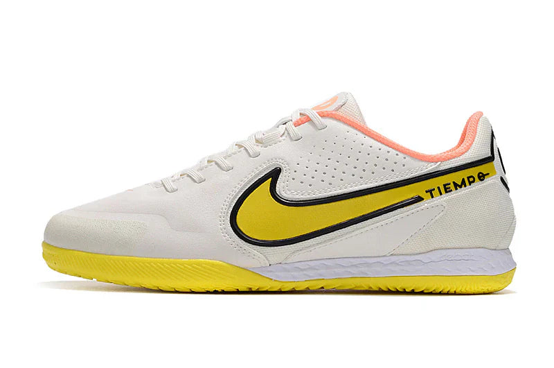 Chuteira Futsal Nike Tiempo Legend 9 Elite IC Branco com detalhes em amarelo e rosa