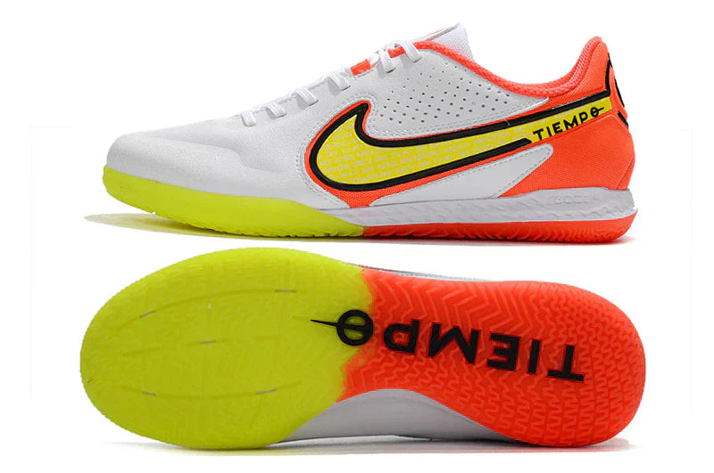 Chuteira Futsal Nike Tiempo Legend 9 Elite IC em branco, amarelo e laranja, vista lateral e inferior.
