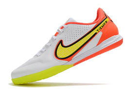 Chuteira Futsal Nike Tiempo Legend 9 Elite IC com design moderno e cores vibrantes, perfeita para desempenho em quadra.