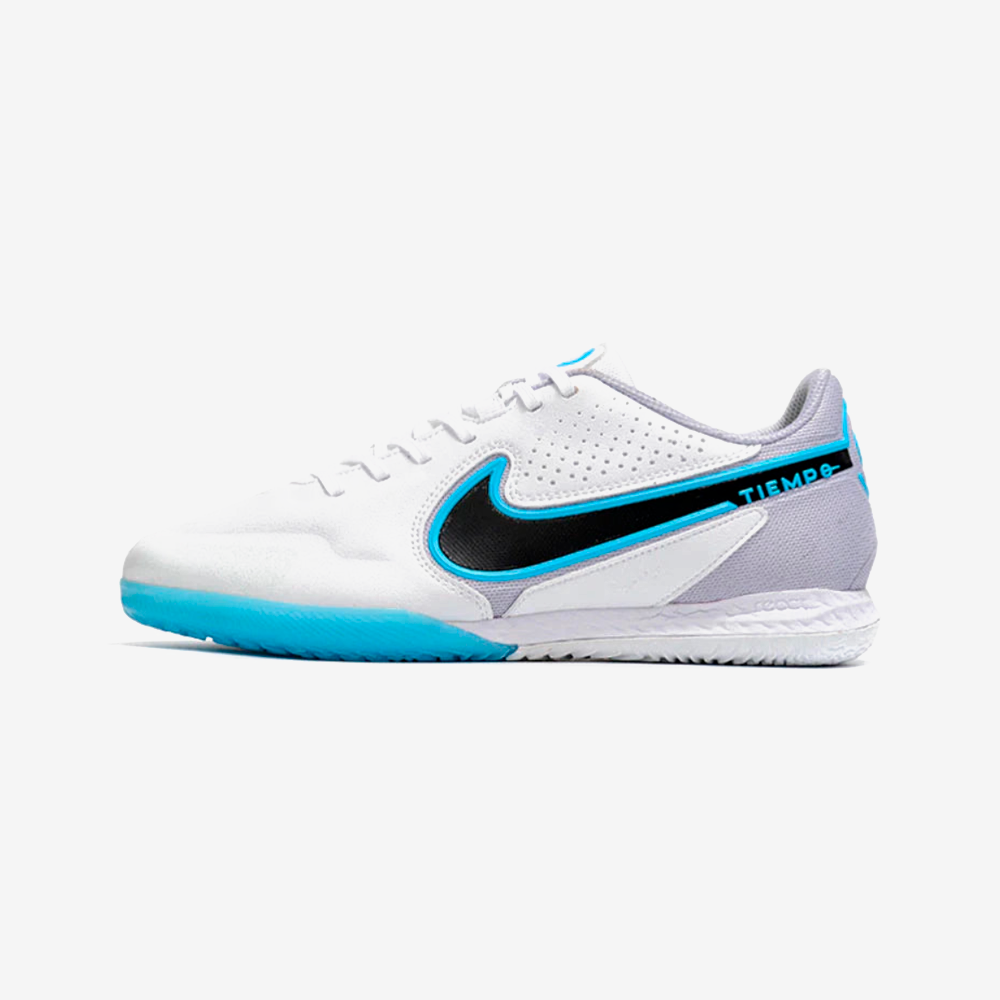 Chuteira Futsal Nike Tiempo Legend 9 Elite IC Branco e Azul, lateral do produto com detalhes em azul e preto.