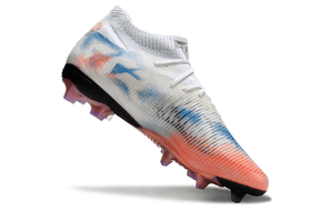 Chuteira Puma Future 8 FG - Branca em destaque, ideal para futebol, com design moderno e tecnologia avançada.