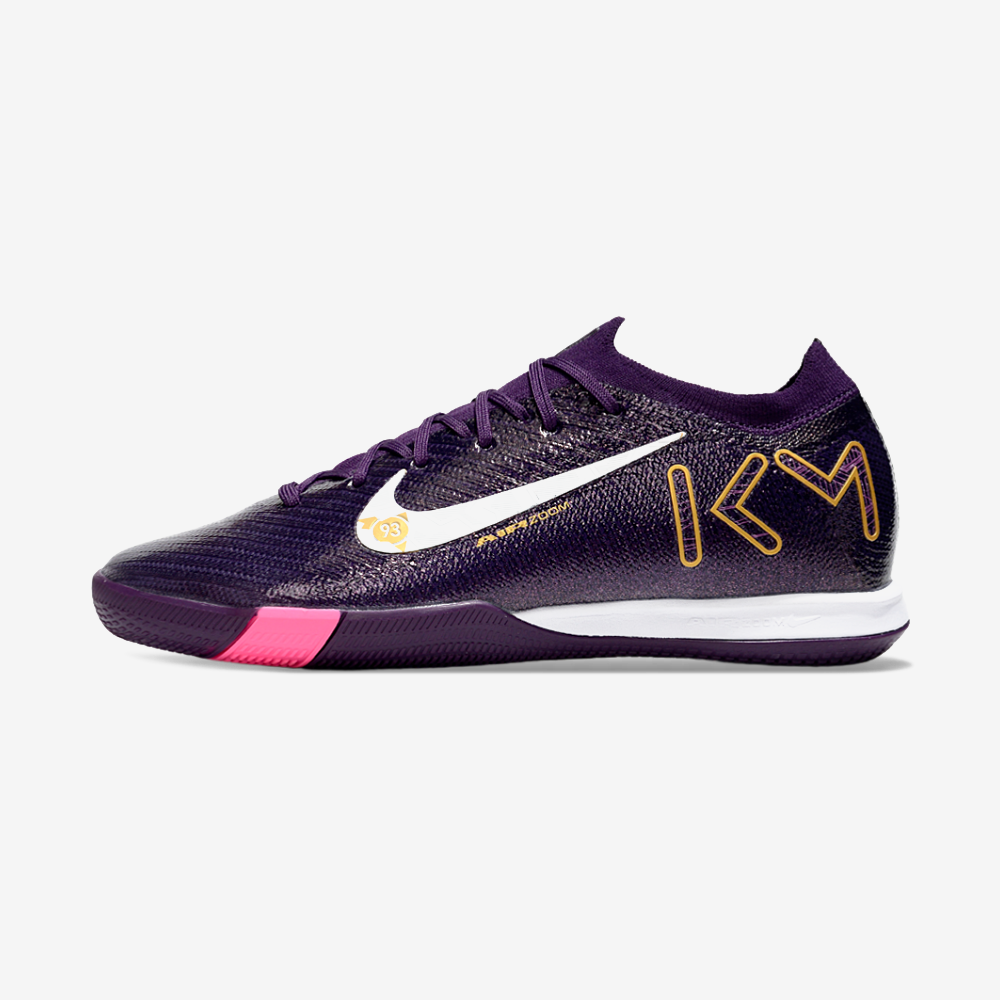 Chuteira Futsal Nike Mercurial Air Zoom Vapor 16 Kylian em cor roxa com detalhes amarelos refletivos.