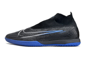 Chuteira Futsal Nike Gripknit Phantom GX Elite IC em preto e azul, ideal para jogos em quadra.