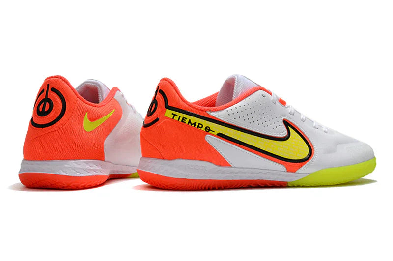 Chuteira Futsal Nike Tiempo Legend 9 Elite IC em cores vibrantes, ideal para jogos indoors.