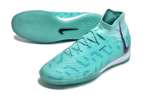 Chuteira Futsal Nike Phantom Luna Elite IC na cor azul turquesa com sola interna para uso em quadras.