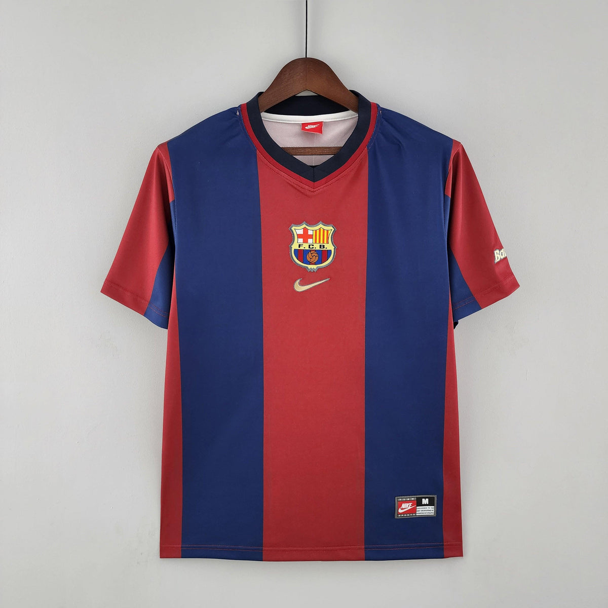 Camisola de futebol Barcelona Home 98/99 da OLYMPIC STORE, em azul e granada, com o logo da Nike.