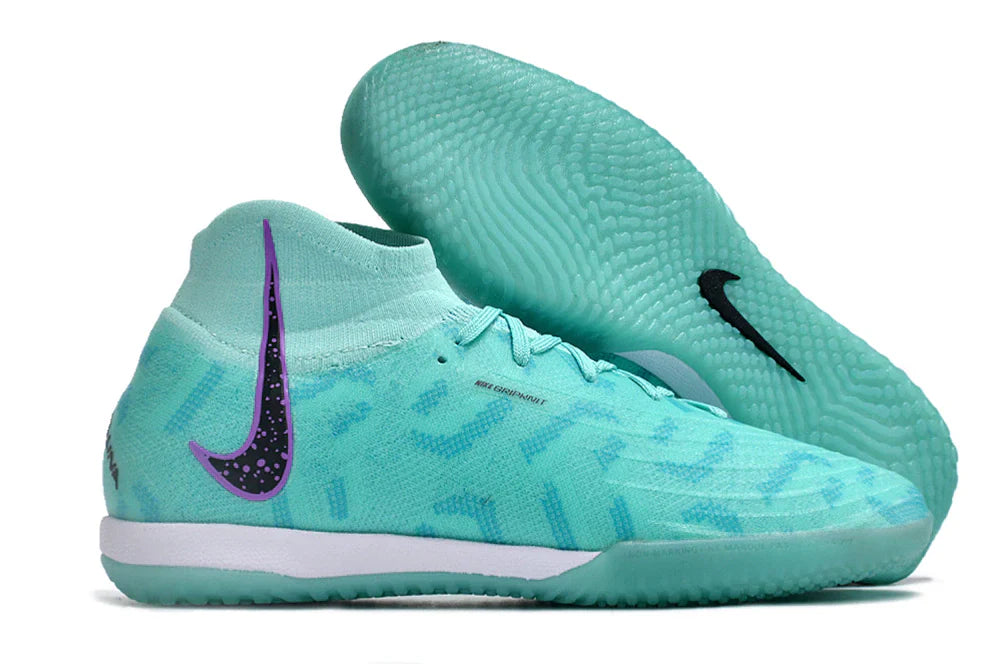 Chuteira Futsal Nike Phantom Luna Elite IC na cor verde-água com detalhes em roxo.