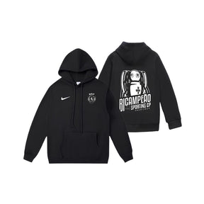 Sweat Sporting Bicampeão 25/26 preto com capuz e estampa na parte de trás, disponível na OLYMPIC STORE.