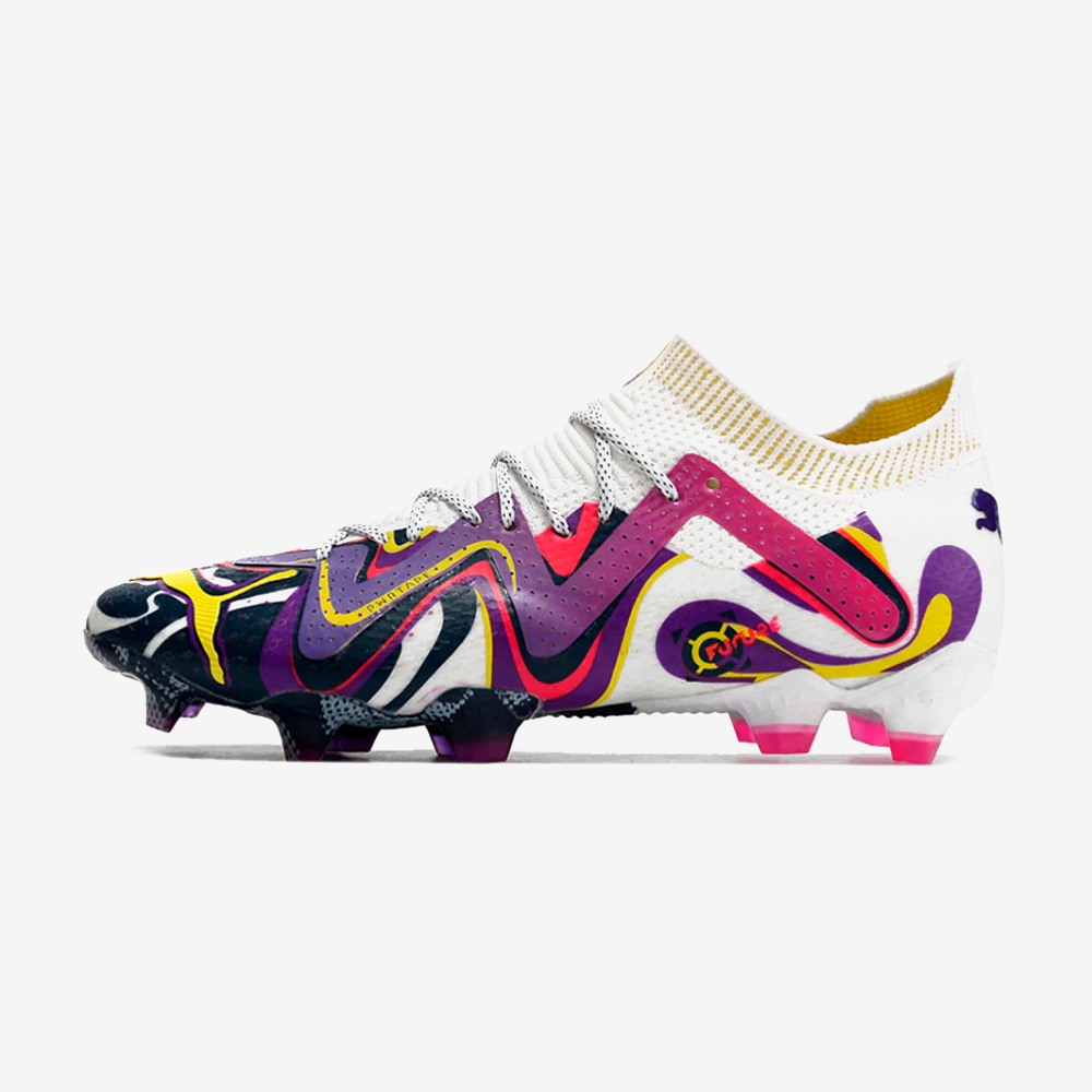 Chuteira Puma FUTURE Ultimate FG com design colorido e moderno para desempenho em campo.