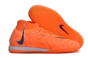 Chuteira Futsal Nike Phantom Luna Elite IC em laranja com sola para quadras e design moderno.