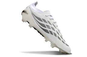 Chuteira Adidas Predator Elite FG 26 - "Finishers Steel" - Branca em ângulo, destacando seu design e tecnologia avançada.