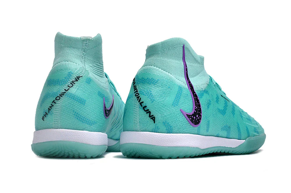 Chuteira Futsal Nike Phantom Luna Elite IC na cor verde, detalhes em roxo e design moderno para melhor performance.