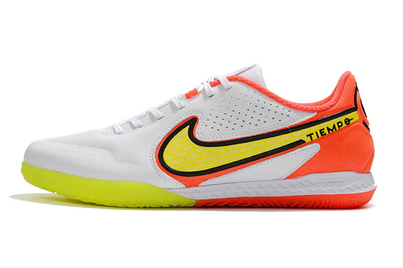 Chuteira Futsal Nike Tiempo Legend 9 Elite IC em cores branca, amarela e laranja, ideal para performance em quadras.