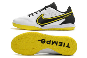 Chuteira Futsal Nike Tiempo Legend 9 Elite IC com solado amarelo e detalhes em preto