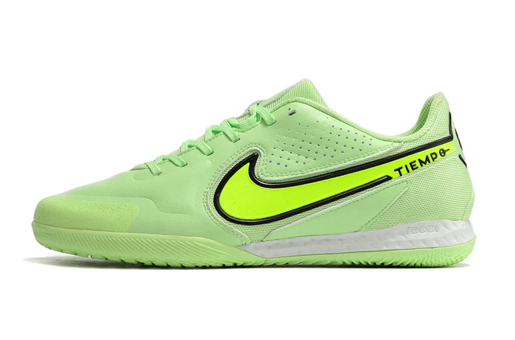 Chuteira Futsal Nike Tiempo Legend 9 Elite IC Verde com design leve e cores vibrantes.