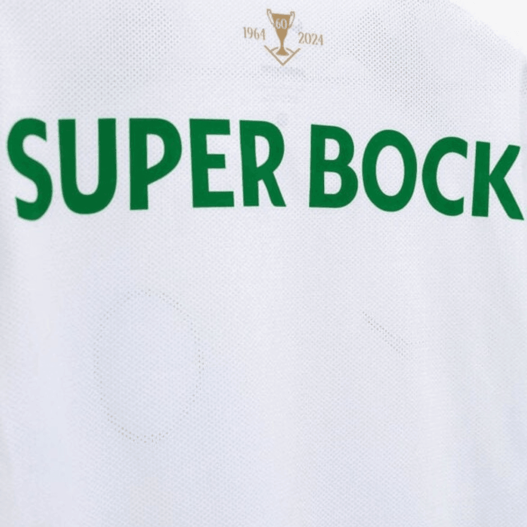 Parte de trás da camisola Sporting away 24/25 mostrando a inscrição SUPER BOCK em verde
