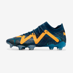 Chuteira Puma Future FTR FG Azul em destaque, mostrando seu design moderno e cores vibrantes.