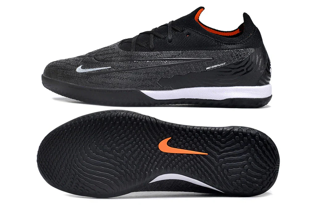 Chuteira Futsal Nike Gripknit Phantom GX Elite IC, vista lateral e sola, design moderno e desempenho em quadra.