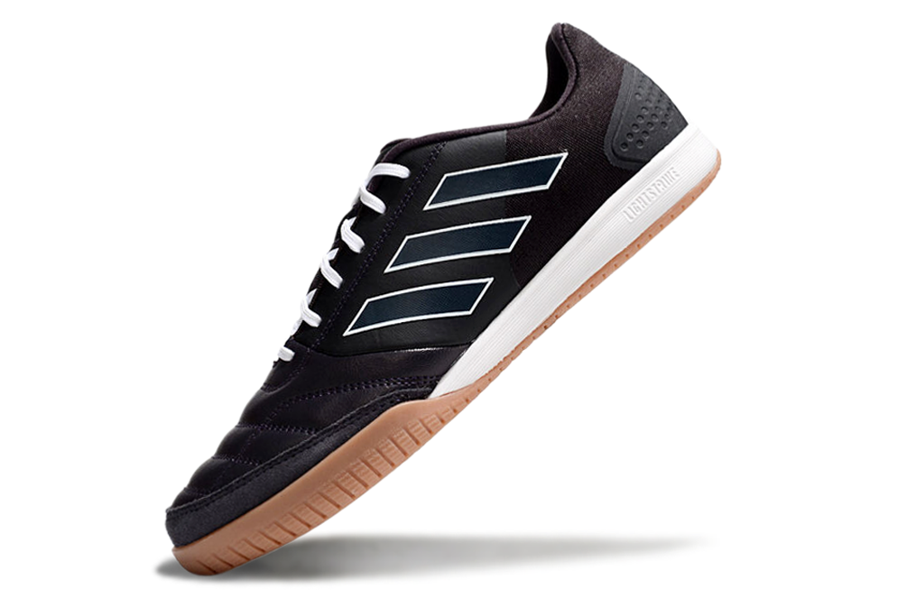 Chuteira Futsal Adidas Competition Top IC Preta e Branca em perfil, destacando seu design elegante e performance.