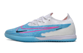 Chuteira Futsal Nike Gripknit Phantom GX Elite IC em azul e branco, ideal para jogos em quadra.
