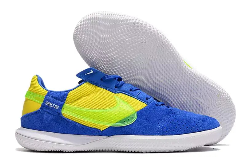 Chuteira Futsal Nike Street Gato IC Azul, Amarelo e Verde com design vibrante e sola de borracha para tração.