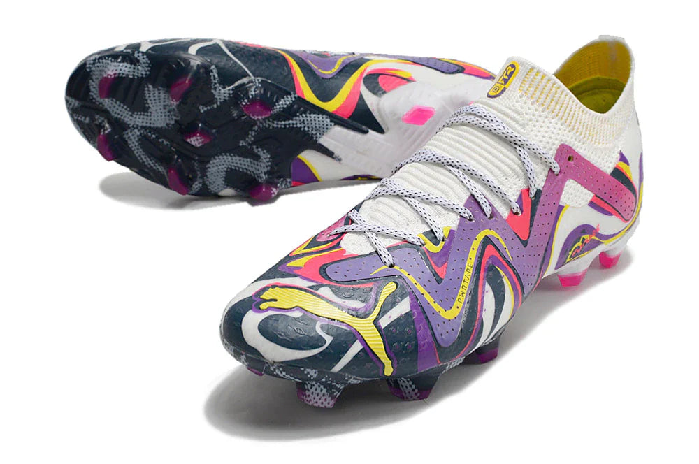 Chuteira Puma FUTURE Ultimate FG com design colorido e moderno, ideal para desempenho em campo.