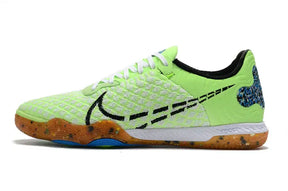 Chuteira Futsal Nike React Gato IC Verde com design em verde, ideal para controle e conforto no Futsal.