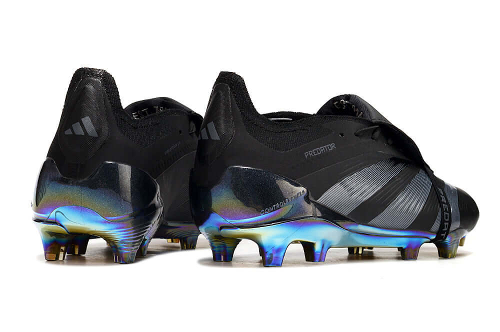 Chuteira Adidas Predator Elite Tongue FG - Preta com design sofisticado e tecnologia de desempenho para futebol.