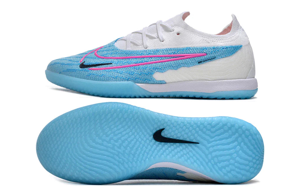 Chuteira Futsal Nike Gripknit Phantom GX Elite IC com design em azul e detalhes em rosa.